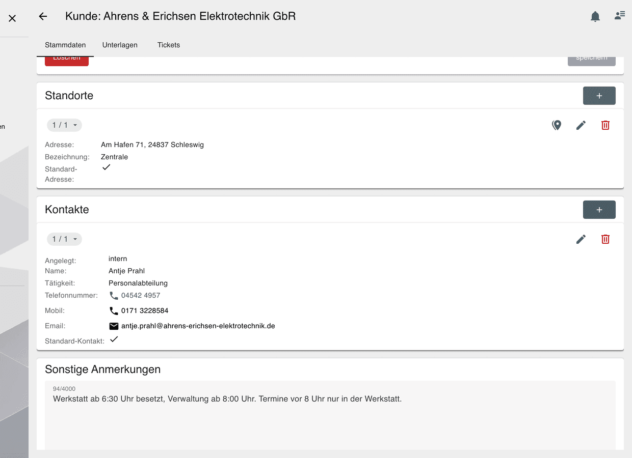 Kundenakte mit den Reitern Stammdaten, Unterlagen und Tickets, darunter die Listen der Standorte und Ansprechpartner