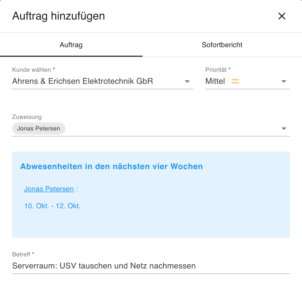 Dialog „Auftrag hinzufügen“ mit der Zuweisung und dem Hinweis auf Abwesenheiten in den nächsten vier Wochen